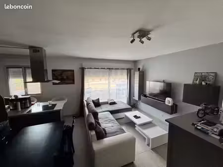 f2 de 42m2 meublé au centre ville