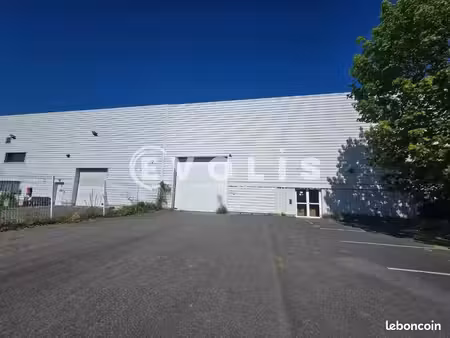 local d'activité 1 100 m²