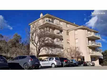 studio 1 pièce 27 m²