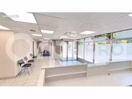 local commercial 245 m²