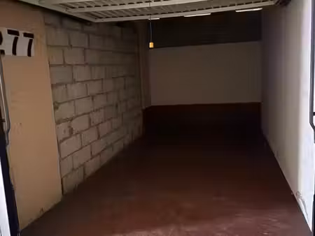 box fermé 13 m² - 10 greffulhe  levallois-perret - résidence sécurisée (2 disponibles)