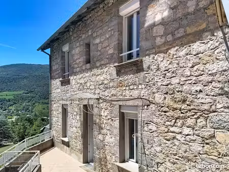 maison 7 pièces 217 m²