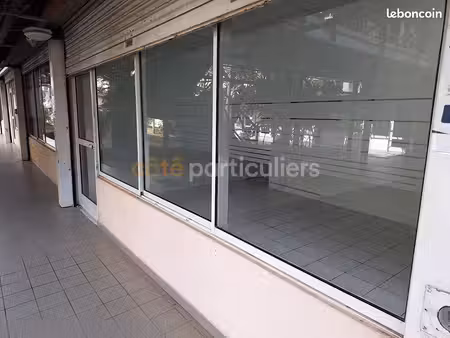 local 40 m² baie mahault