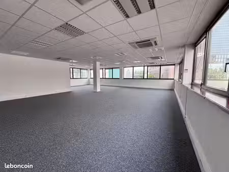 bureau 737 m²