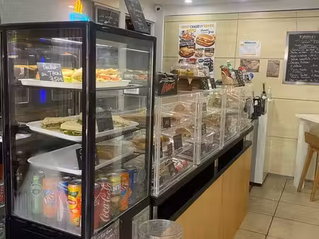 fond restaurant /fast food / chicken