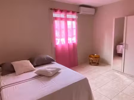 loue f2 bas de villa 700 par mois toutes charges comprises aux abymes
