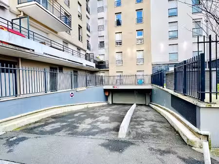 parking/box 13 m² thiais
