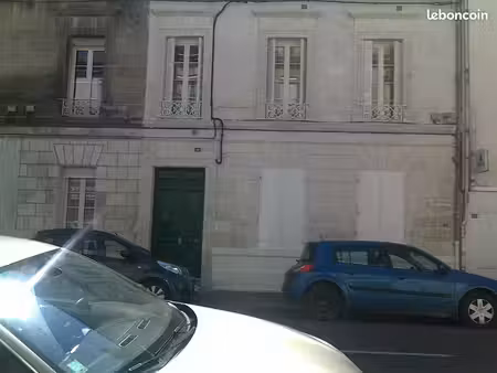 angouleme centre –studio etat neuf 26m2+box privatif 7m2