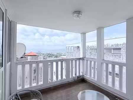 à vendre – f2 avec vue mer à fort-de-france