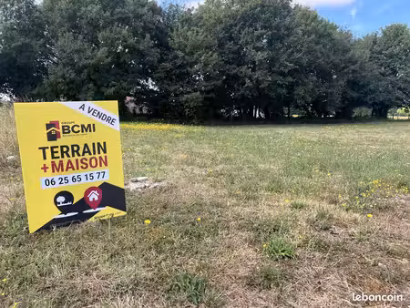 terrain à bâtir de 901 m2 au prix de 19800 à ruffec (16)