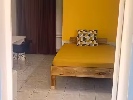 location studio meublé