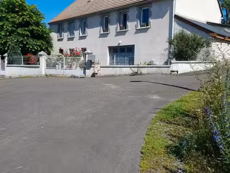 jolie maison individuelle en pierres