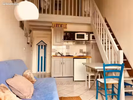 f2 mezzanine/ parking/ rue planquette -à l'année