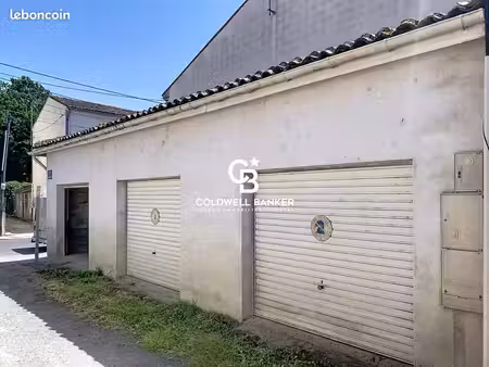 parking/box 47 m² saintes