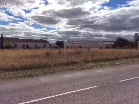 terrain à bâtir de 800 m2 au prix de 35000 à brizambourg (17)