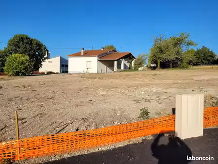 terrain 543 m² saintes