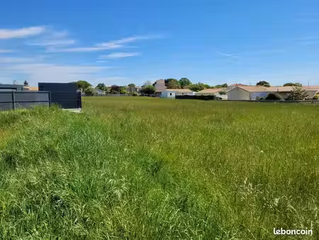 terrain 548 m² semussac