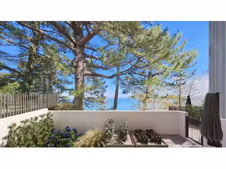 t2 avec jardin  séjour et chambre front de mer