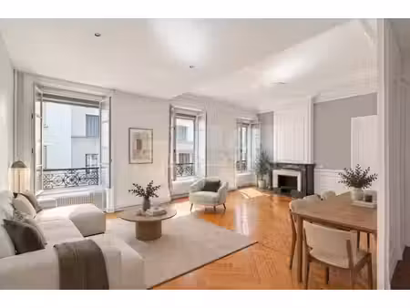 lyon 6 – foch / puvis-de-chavannes – t3 76 16 m² – cachet de l'ancien