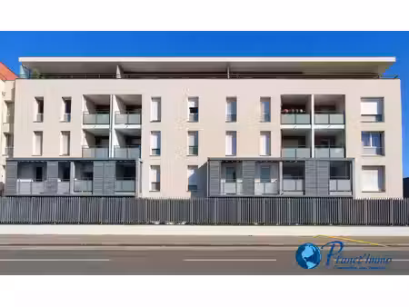 pierre-bénite t3 de 64 m2 avec balcon et deux stationnemen