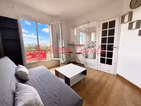 studio lumineux environ 19 m2 vue dégagée parc du trembl