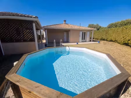 maison t5 de 130m2 de plain pied avec piscine à castelgines