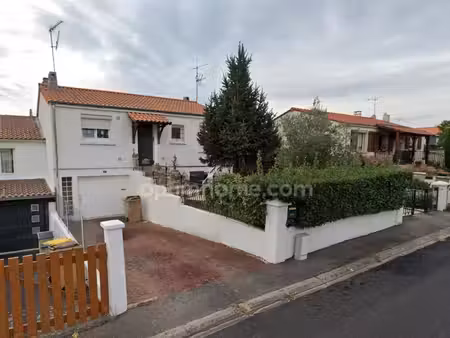 maison familiale 6 pièces - 138m² - 4 chambres - garage - panneaux photovoltaiques - puit 