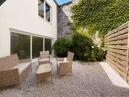duplex 3 pièces 85 m² avec extérieur - hyper centre la rochelle