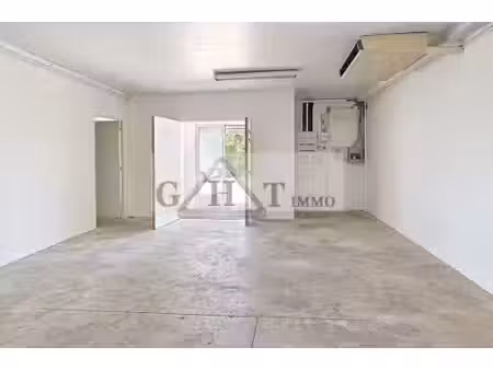 location entrepôt brie comte robert 77170 240m²