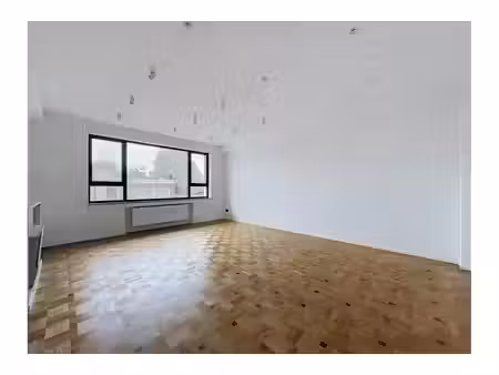 appartement à louer avec terrasse et 3 chambres   uccle (vbe70974)