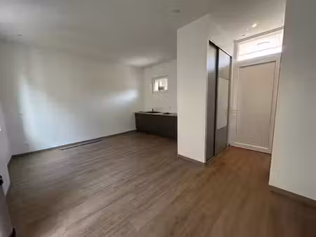 bel appartement entièrement rénové avec terrasse privative