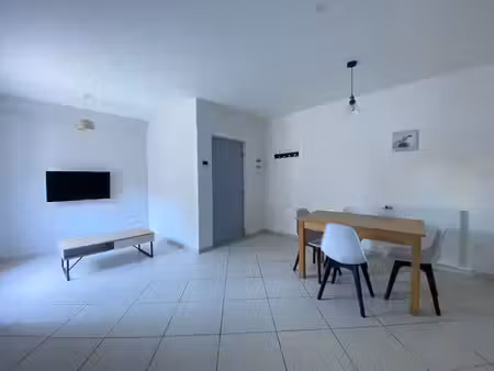 limoges  t2 meublé de 40 m² avec cour privative et chauffage/eau chaude collective !