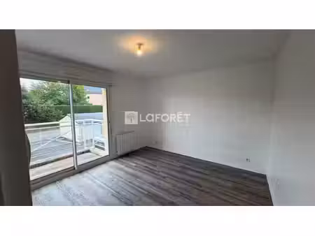 studio refait à neuf avec balcon  cave et parking - disponible immédiatement