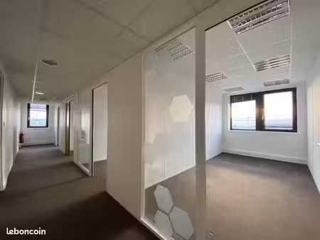 bureaux 196 m²