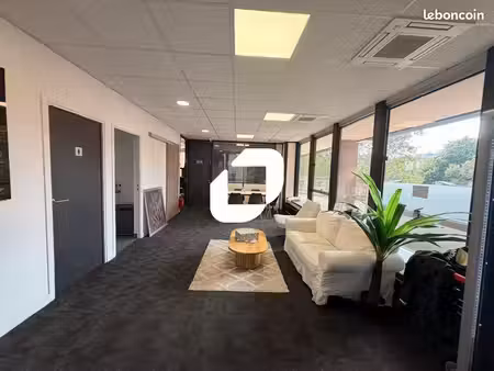bureau 250 m²