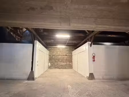 rare : 2 grands doubles box de stockage face à face  volume 210m3 (65m2)  en rdc  hauteur 