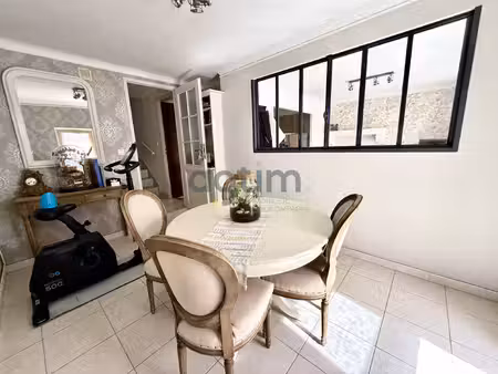 montaigu  centre-ville  maison en pierre  69m2 hab  2 chambr