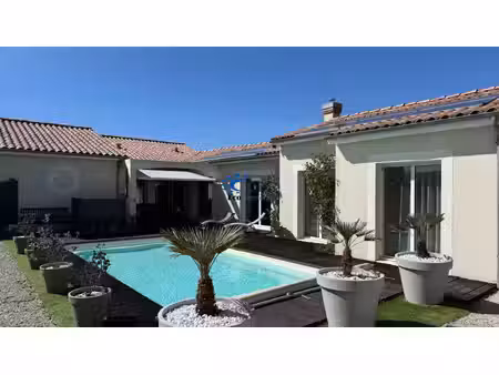 maison contemporaine de style rétais 171 m² de plain-pied avec piscine