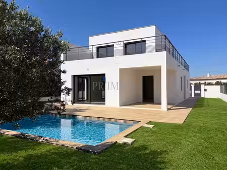saint-aygulf  villa neuve contemporaine avec aperçu mer