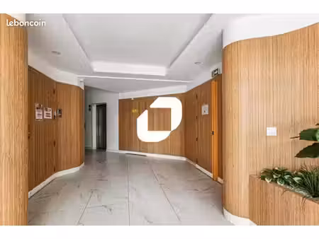bureau 298 m²