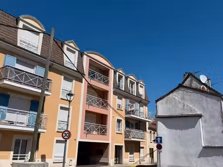 appartement 2 pièces de 42 m² avec loggia  box et parking
