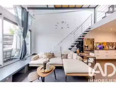 loft/atelier/surface 3 pièces 69 m²