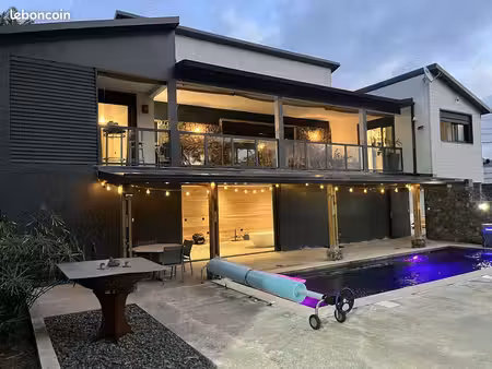 villa 5 pièces 200 m²