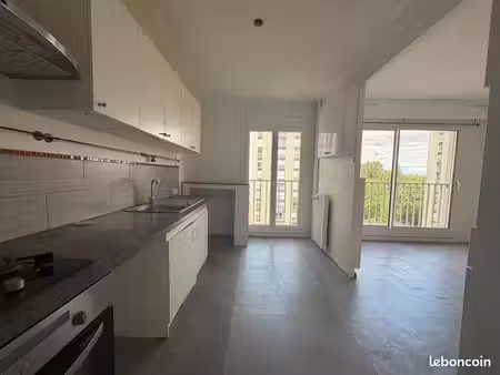 appartement 3 pièces lumineux et en étage en bon état