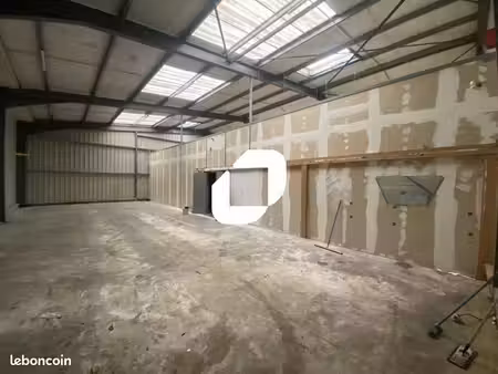 local d'activité 462 m²