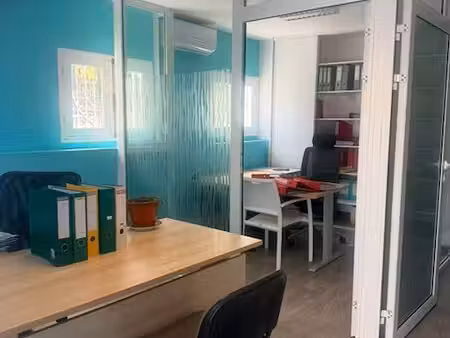 bureau 70 m²