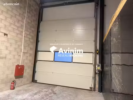 local 255 m² éragny