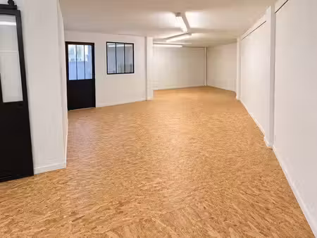 local pro aux portes de la rochelle – 109 m² + 94 m² couverts + cour