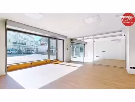 local commercial 86 m² besançon