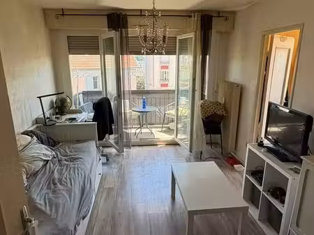studio 1 pièce 28 m²
